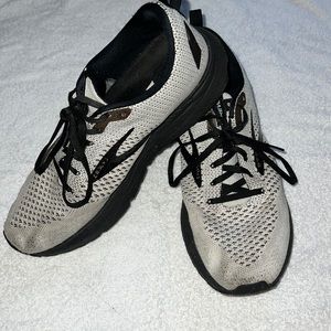 Brooks Revel 4 Women’s shoes